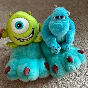 Slippers are child size 9-10, characters are approximately 5-6” each